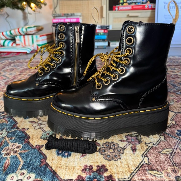 Dr. Martens Jadon Max Vegan Leather - Picture 7 of 7